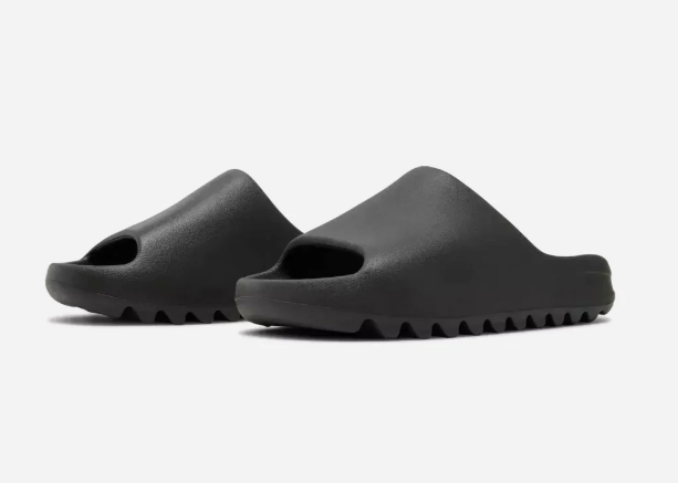 YEEZY SLIDES BLACK