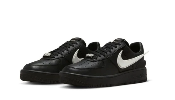 NIKE AIRFORCE 1 AMBUSH BLACK
